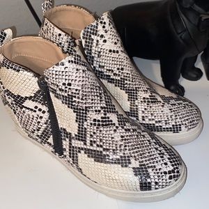Snake print wedge sneakers